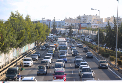 Αττική Οδός: Μετ&#039; εμποδίων η κυκλοφορία λόγω σύγκρουσης οχημάτων - Μποτιλιάρισμα και στον Κηφισό