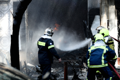 Φωτιά σε κλινική της Λάρισας: Εκκενώθηκε το κτίριο