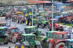 Μπλόκα αγροτών: Δωδεκάωρος αποκλεισμός των Τεμπών σήμερα