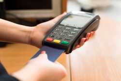 Έρχεται νομοσχέδιο για πληρωμές με κάρτες και τραπεζικές προμήθειες