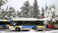 Χάος από τον χιονιά στην Αθήνα: Χωρίς λεωφορεία και τρόλεϊ αύριο