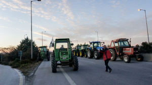 Θεσσαλονίκη: Στις πλατείες των χωριών της ανατολικής πλευράς με τα τρακτέρ τους οι αγρότες