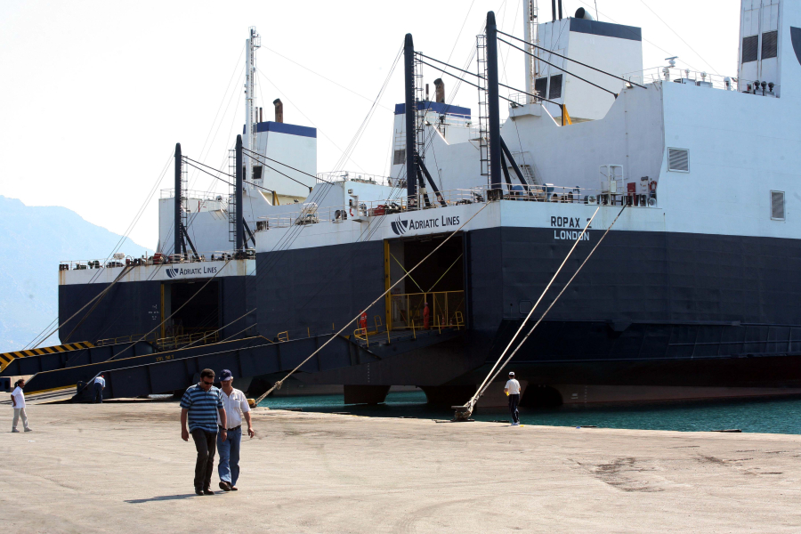 Συμπλοκή έξι ανηλίκων στο λιμάνι Κορίνθου - Καταδίωξη και συλλήψεις