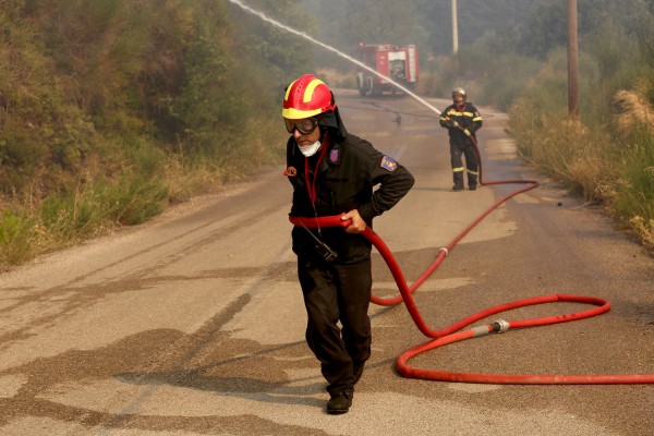 Πυρκαγιά στην Αμαλιάδα - Εκκενώνεται το χωριό Ανάληψη