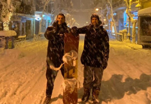 Ο Κωνσταντίνος Αργυρός έκανε snowboard στους δρόμους του Κολωνακίου (βίντεο)
