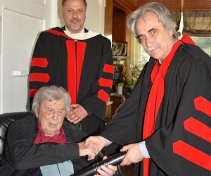 Ο Μ. Θεοδωράκης επίτιμος διδάκτορας του Ευρωπαϊκού Πανεπιστημίου Κύπρου