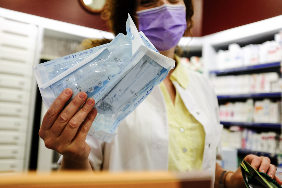 Τα διαγνωστικά ζητούν να μην γίνονται rapid tests για την πανδημία, στα φαρμακεία