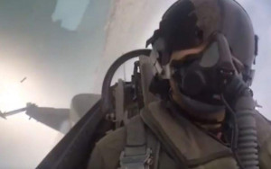 Ρίγη συγκίνησης από το μήνυμα του πιλότου του F16: Τούτος ο λαός δεν γονατίζει παρά μονάχα μπροστά στους νεκρούς του