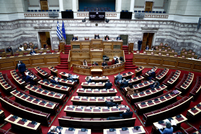Βουλή: Ξεκίνησε η «μετωπική» για το κόμμα Κασιδιάρη, live η συζήτηση για την τροπολογία
