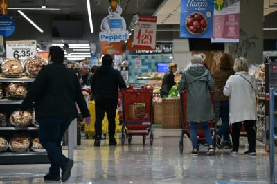 Μεγάλο Σάββατο: Τι ώρα κλείνουν καταστήματα και σούπερ μάρκετ σήμερα για τα ψώνια της τελευταίας στιγμής