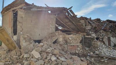 Σεισμός Σάμος: Μεγάλη ρωγμή στο λιμάνι της Χίου, «άντεξαν» οι Φούρνοι