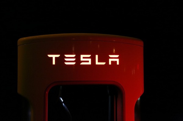 Ο Δημόκριτος καλωσορίζει την Tesla στο τεχνολογικό πάρκο Λεύκιππος