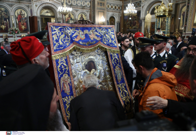 Στη Μητρόπολη Αθηνών η εικόνα της Παναγίας «Άξιον Εστί», πλήθος πιστών στην υποδοχή