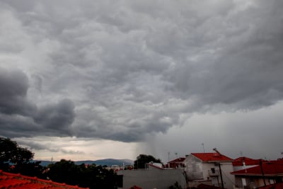 Αλλαγή σκηνικού στον καιρό: Μετά τον καύσωνα έρχεται και στην Ελλάδα η «ψυχρή λίμνη» με επικίνδυνες καταιγίδες