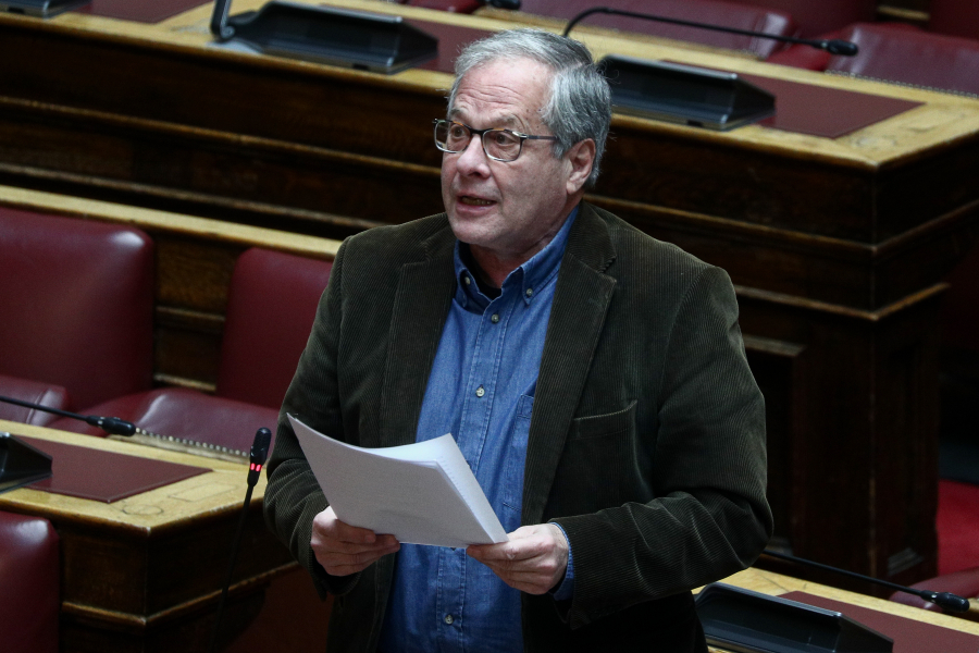 SYRIZA MP in Patras  Attack on: They cursed him, pushed him away and hit him with a Vespa.