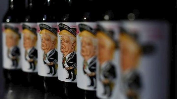 Καρικατούρα του Τραμπ σε μεξικάνικη μπύρα