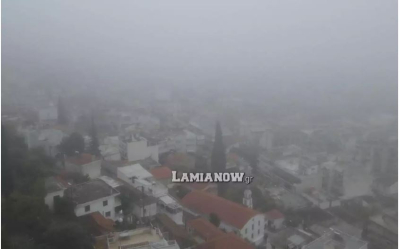 Λαμία: Πυκνή ομίχλη «εξαφάνισε» όλη την πόλη