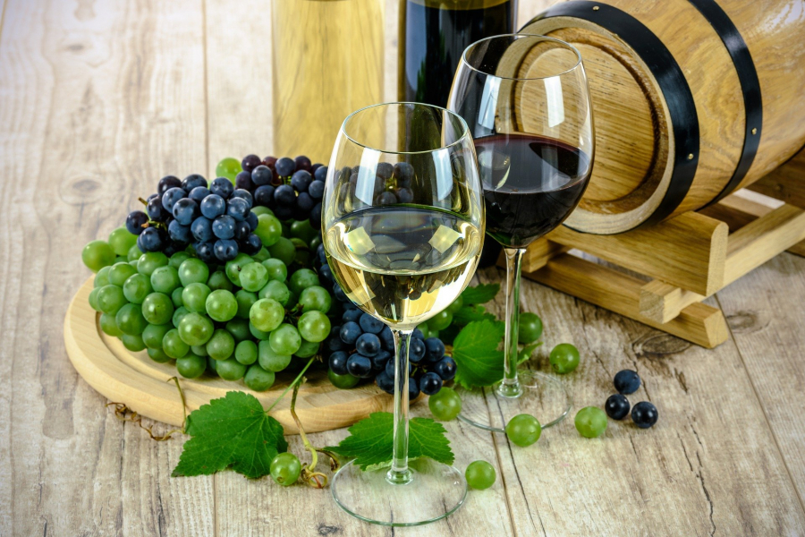 Μια Κυριακή γεμάτη Ελληνικό κρασί - Οινοποιεία και γευσιγνωσίες για την Παγκόσμια Ημέρα Οινοτουρισμού