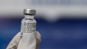 ΕΕ: Οι «27» θα αγοράσουν 100 εκατ. δόσεις ακόμη του εμβολίου των Pfizer/BioNTech