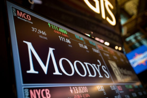 Moody&#039;s: O κοροναϊός «ψαλιδίζει» την παγκόσμια οικονομία