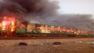 Τραγωδία στο Πακιστάν: 71 νεκροί από φωτιά σε τρένο (pics &amp; vid)
