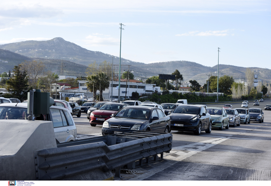 Κίνηση ΤΩΡΑ: Μπλοκαρισμένα τα αυτοκίνητα σε Αθηνών - Λαμίας και Αττική Οδός