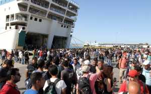 Πάνω από 4000 πρόσφυγες αναμένεται να αποβιβαστούν σήμερα στο λιμάνι του Πειραιά