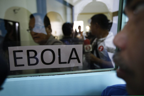 ΠΟΥ: Παγκόσμιος συναγερμός για τον ιό του Έμπολα