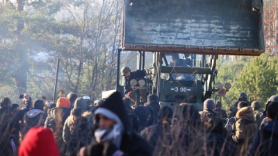 Έκρυθμη η κατάσταση στα σύνορα Πολωνίας - Λευκορωσίας, δακρυγόνα, γκλομπς και πυροβολισμοί