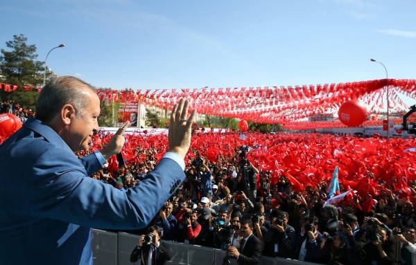 Ναί ή όχι: Ο Ερντογάν ζητά απεριόριστες εξουσίες από τους Τούρκους