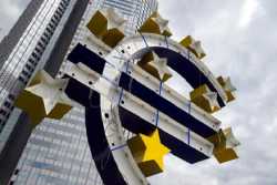 Ευρωζώνη: Ευκολότερα δάνεια για τις επιχειρήσεις, δυσκολότερα για νοικοκυριά