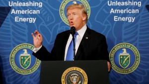 NYT: Ο Τραμπ θα ανακοινώσει αποχώρηση από τη συμφωνία με Ιράν