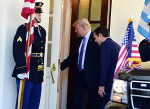 CNBC: Στην ατζέντα Τσίπρα - Τραμπ σχέδιο για νέα αμερικανική βάση στην Κρήτη;