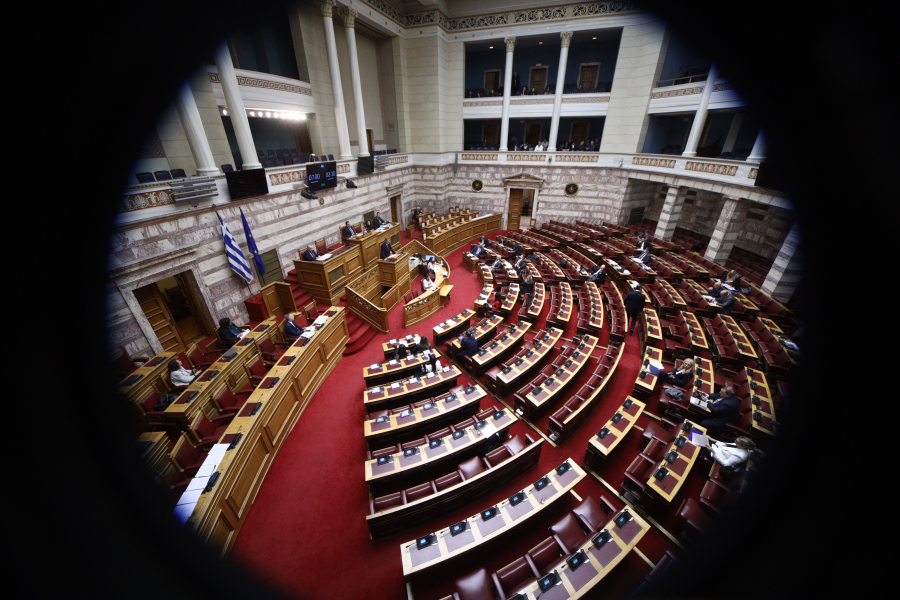 Στη Βουλή ο συμπληρωματικός φόρος 15% για πολυεθνικές και μεγάλους ομίλους