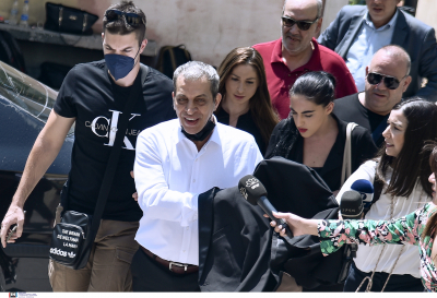 Το μεσημέρι στο αυτόφωρο ο Θέμης Αδαμαντίδης, αρνείται τις κατηγορίες για ξυλοδαρμό της συντρόφου του