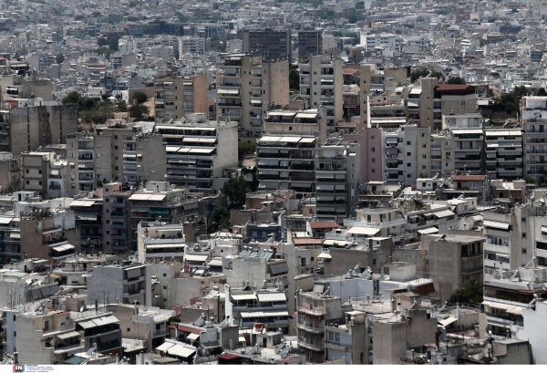 Ο δύσκολος γρίφος της στέγης στην Αθήνα: Άπιαστο όνειρο η αγορά κατοικίας με άτοκο δάνειο για νέα ζευγάρια
