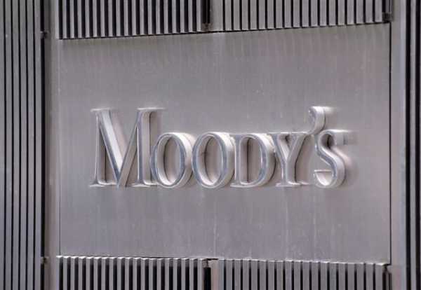Μερική επιστροφή τραπεζικών καταθέσεων βλέπει η Moody’s