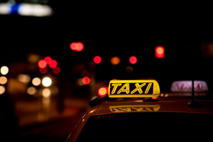 Έλληνας οδηγός ταξί αφηγείται πώς είναι οι 30 ημέρες στο τιμόνι μέσα σε μια άδεια πόλη