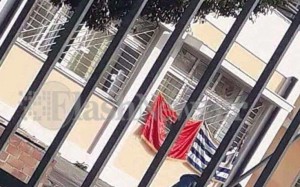 Παραιτήθηκε ο διευθυντής του σχολείου όπου σηκώθηκε η αλβανική σημαία