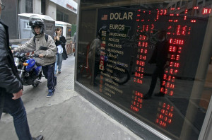 Η Ελλάδα βγαίνει στις αγορές με 10ετές ομόλογο