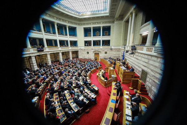 Απρόοπτο στη Βουλή: Ανοίχτηκε η κάλπη πριν την ολοκλήρωση της ψηφοφορίας - Καταγγελία ΣΥΡΙΖΑ (vid)
