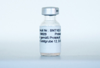 Εγκρίθηκε για χρήση το εμβόλιο των Pfizer/BioNTech στη Βρετανία, πότε αρχίζουν οι εμβολιασμοί