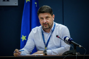 Κορονοϊός Ελλάδα: Σε εξέλιξη έκτακτη σύσκεψη με Χαρδαλιά για τον Εχίνο - Έρχονται νέα μέτρα