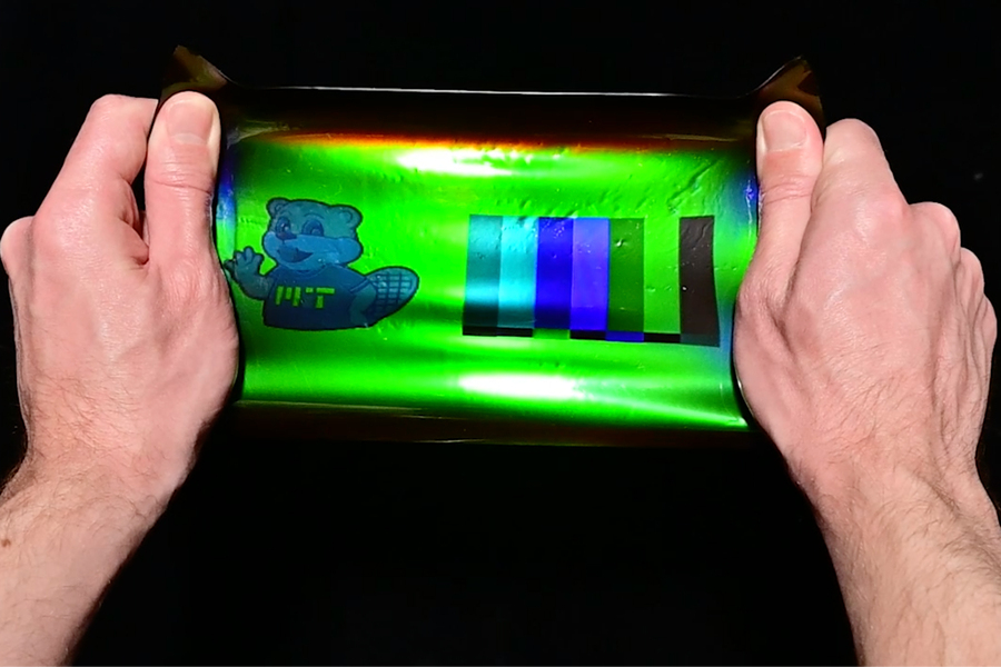 Ελαστικά υλικά «χαμαιλέοντες» αλλάζουν χρώμα ανάλογα με τη πίεση που δέχονται (βίντεο)