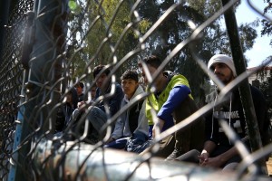 Πάνω από 5.800 εγκλωβισμένοι προόσφυγες και μεταναστές στη Λέσβο