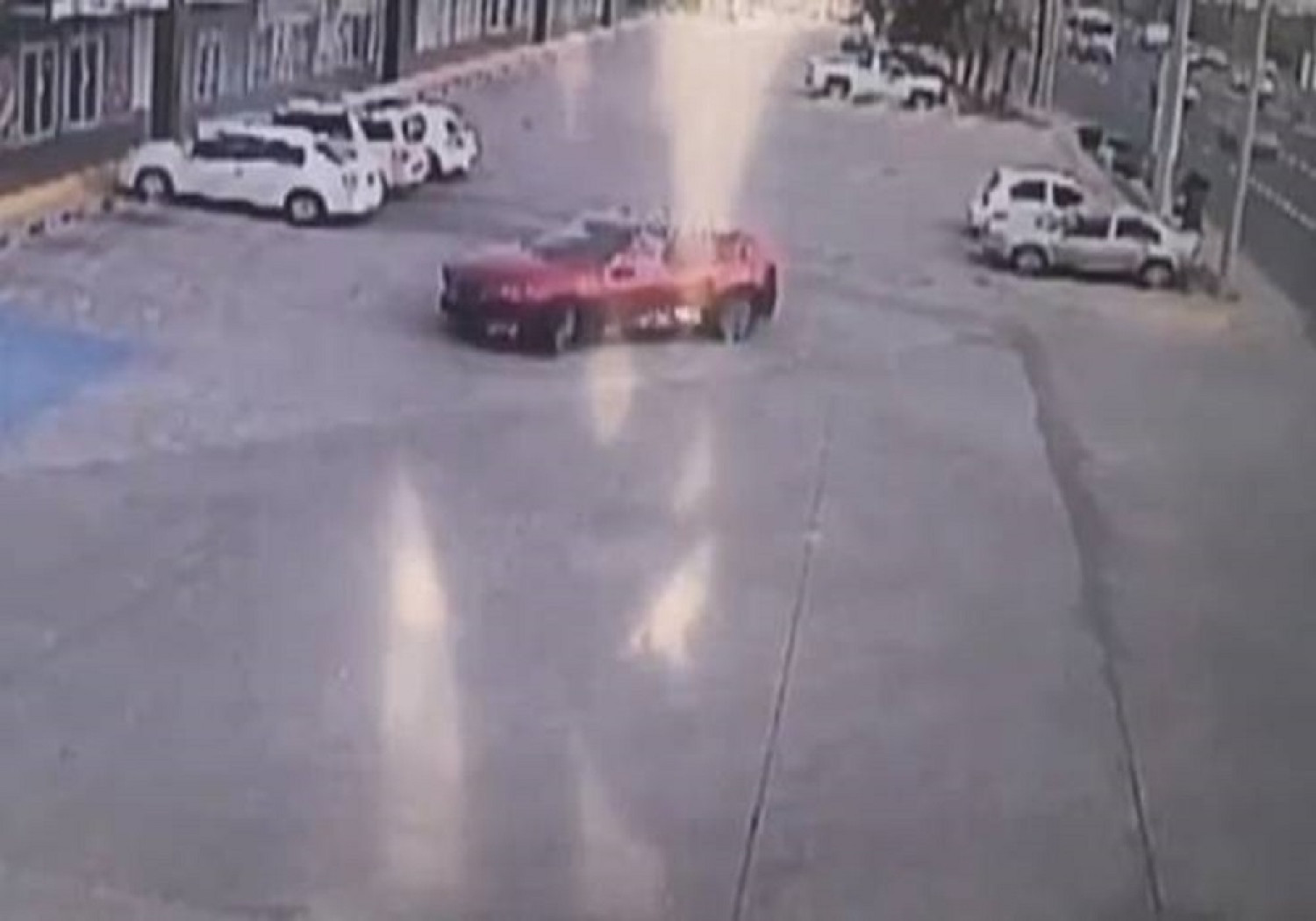 Σοκαριστικό βίντεο: Ένοπλοι γαζώνουν με 150 σφαίρες τον αστυνομικό που συνέλαβε τον γιο του Ελ Τσάπο