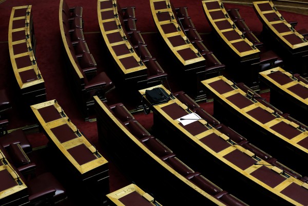 Στην Βουλή κατατέθηκε το νομοσχέδιο για εργασιακά - ασφαλιστικό