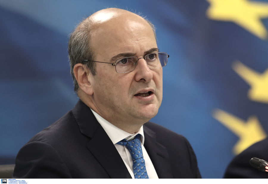 Χατζηδάκης: «Ο μέσος δημόσιος υπάλληλος θα δει στη τσέπη του 1.476 ευρώ παραπάνω»