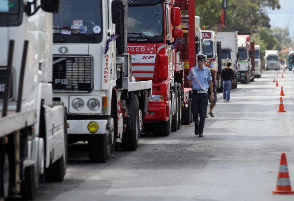 ΕΛΑΣ: Στοπ στα φορτηγά με ωφελίμο φορτίο άνω του 1,5 τόνου