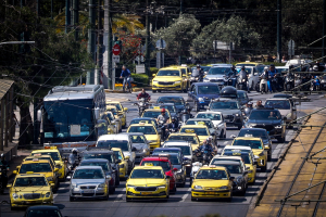 Τέλη κυκλοφορίας: Στο «σκαμνί» τα παλαιά αυτοκίνητα, τέλος το τζάμπα για τα νέα